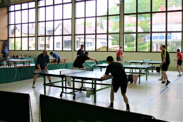 Nachtturnier 2004: Fantastisches Finale beim 1. Tischtennis-Nachtturnier in Waldangelloch